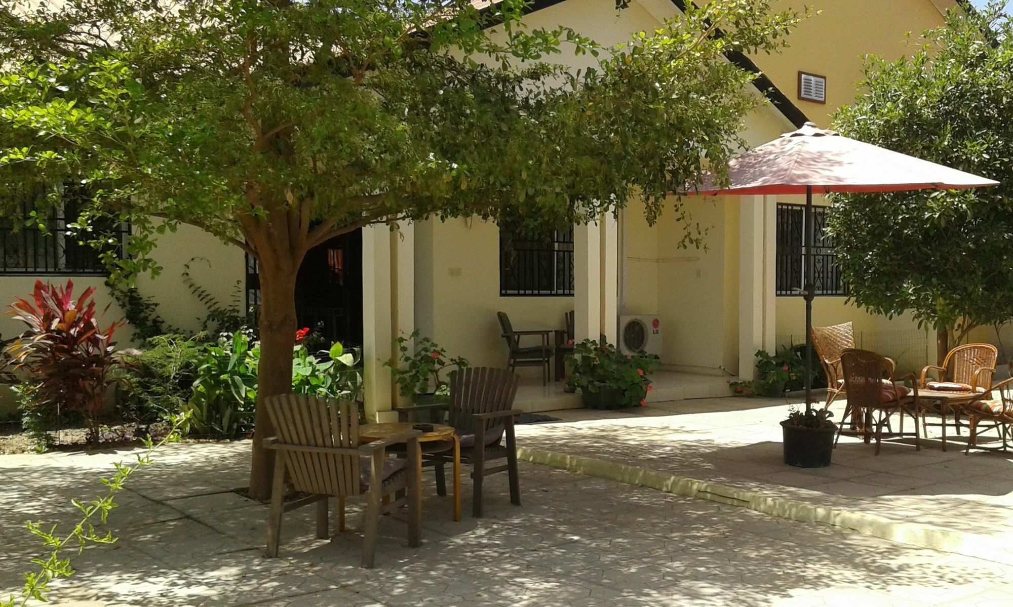 B & B Villa Calliandra Bijilo Exterior foto
